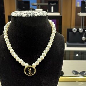Elegant faux Pearl Necklace large oval letters Y. S. L. Gold tone pendant NEW